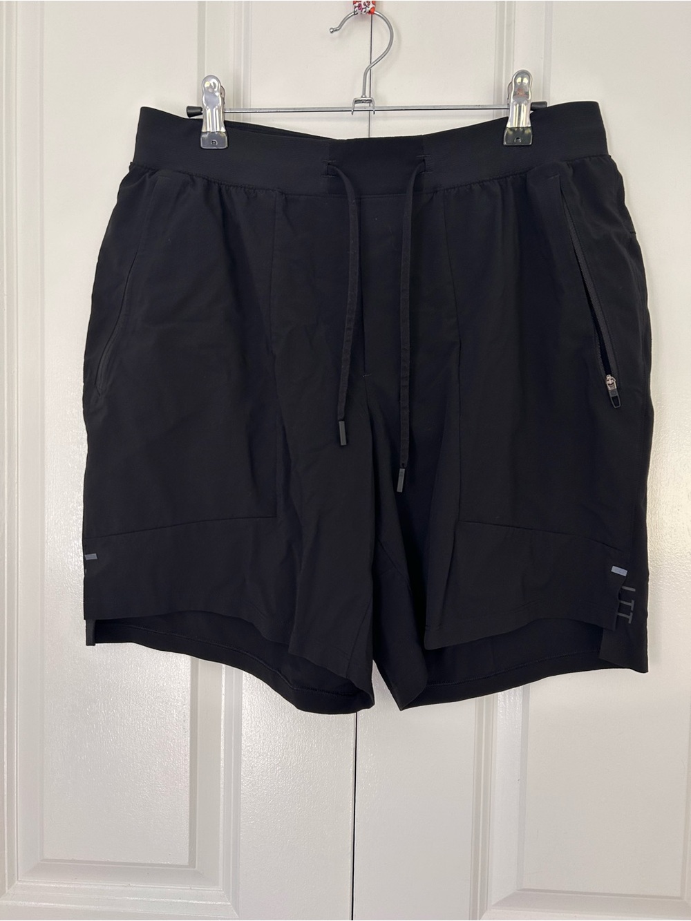 Lululemon Men’s size large Black Linerless  workout athletic shorts